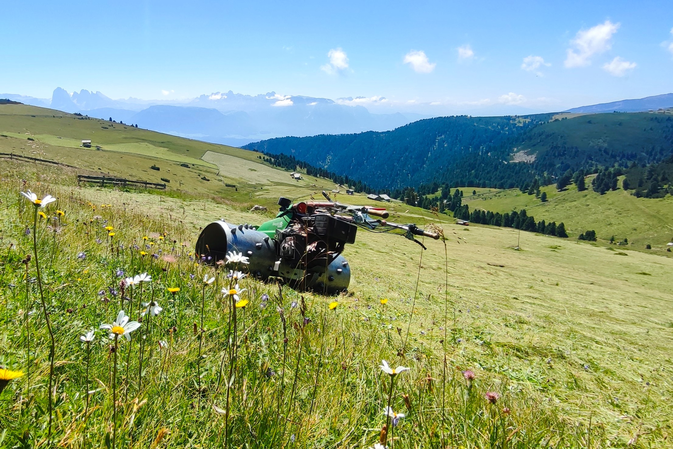 Bei der Heuarbeit auf der Alm