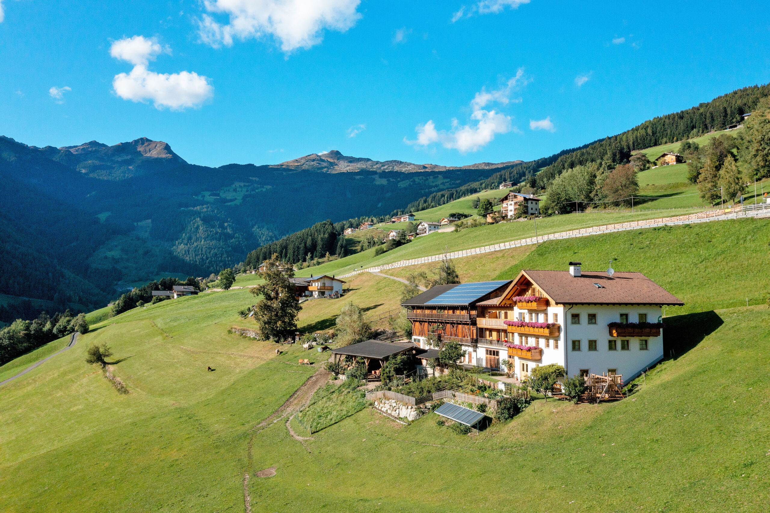 Thalhofer Hof Urlaub auf dem Bauernhof Südtirol Hofbild